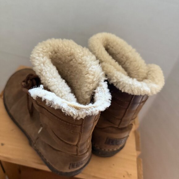 UGG Size 8 Brown Caspia Sheepskin-Lined Leather Winter Lace-Up Ankle Bootie Boot - Picture 12 of 16